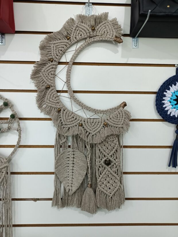 Lua em Macramé