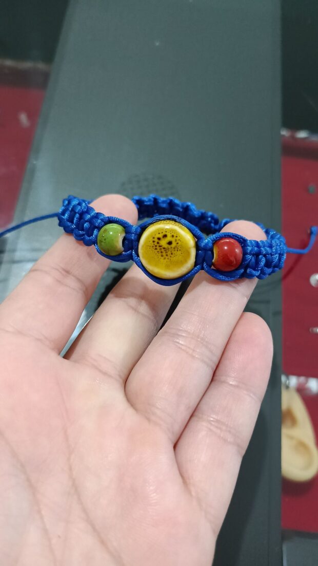 Pulseira de Macramé TEA com Pedras - Imagem 3