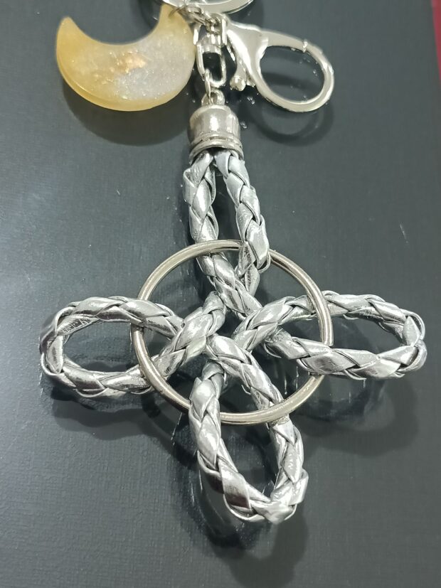 Chaveiro Nó da Bruxa Branco - Imagem 7