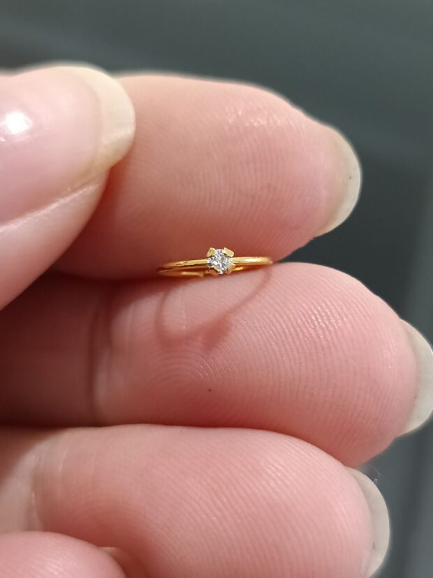 Argola Nostril Dourada Com Strass - Imagem 2