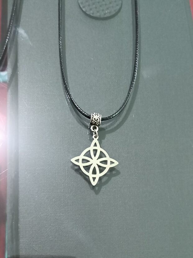 Colar Nó da Bruxa com Fecho em Imã - Imagem 2